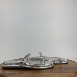 New NWOB Womens Jessica Simpson Malha Silver Metallic Toe Ring‎ Sandals Size 5.5